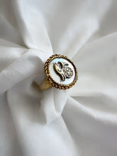 Carica l'immagine nel visualizzatore di Gallery, Anello Sigillo gold - Sara Lubrano