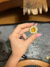 Carica l'immagine nel visualizzatore di Gallery, Orecchini Girasole
