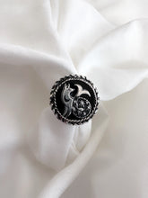 Carica l'immagine nel visualizzatore di Gallery, Anello Sigillo silver - Sara Lubrano 
